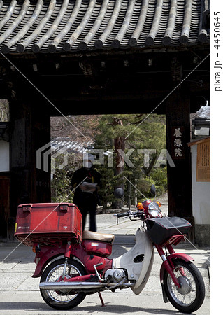郵便屋さんのバイク 4450645