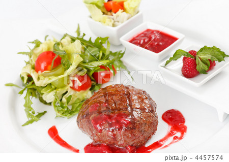 Grilled steak with vegetables 4457574