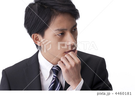悩む新人ビジネスマン 4460181