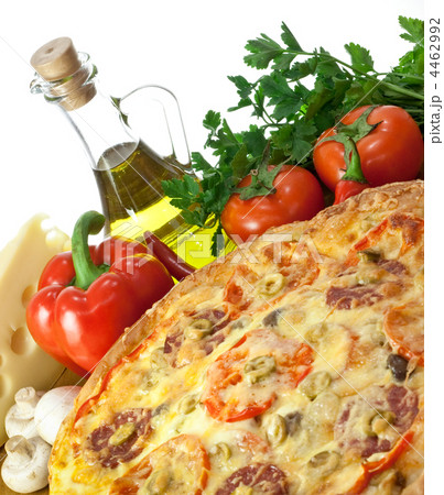 Homemmade pizza and ingredients 4462992