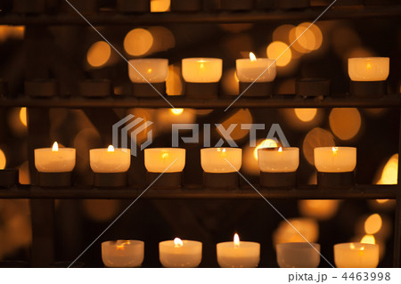 Candles in temple 4463998