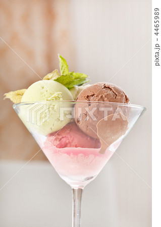 scoops of ice cream 4465989