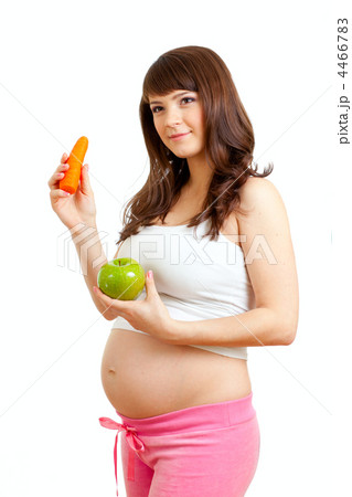 Pregnant woman eating healthy food 4466783