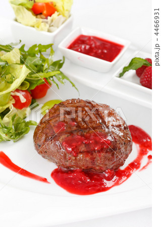 Grilled steak with vegetables Grilled steak with vegetables 4466931