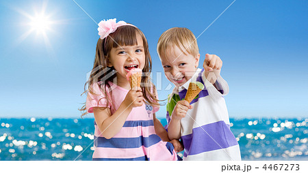 Children with icecream cone outdoor on seashore in hot summer da 4467273