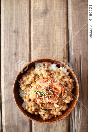 木の器に入れた納豆キムチご飯 木の器に入れた納豆キムチご飯 4469521