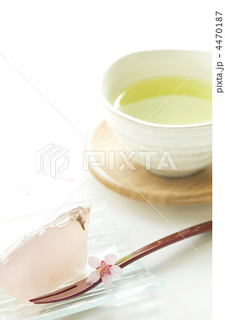 春の和菓子と緑茶 4470187