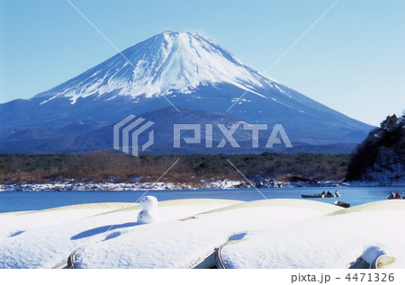 雪ダルマと富士山 4471326
