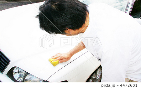 自動車を洗う男性 4472601