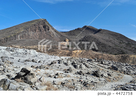 霧島連山「韓国岳(からくに岳)」の爆裂火口 霧島連山「韓国岳(からくに岳)」の爆裂火口 4472758