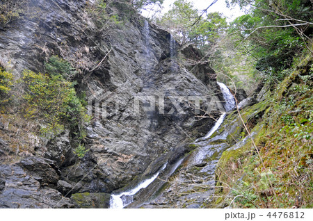 塩降の滝の幽玄な風景　高知県長岡郡大豊町 4476812