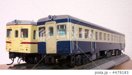 旧国鉄にあったような気動車を模した鉄道オブジェ 4479183