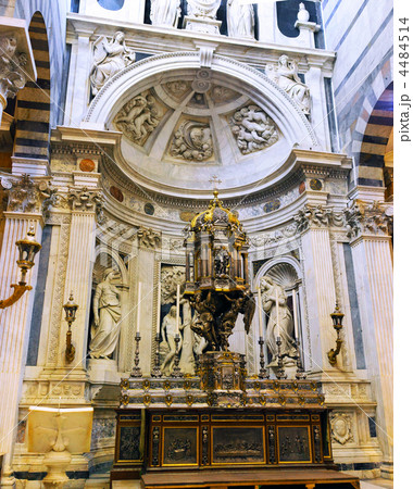 Interior of cathedral Duomo in Pisa, Italy Interior of cathedral Duomo in Pisa, Italy 4484514
