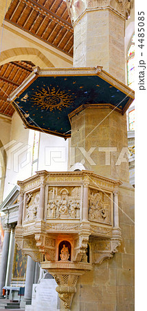 Statue in Duomo Santa Maria Del Fiore. Florence. Statue in Duomo Santa Maria Del Fiore. Florence. 4485085