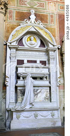 Statue in Duomo Santa Maria Del Fiore. Florence. Statue in Duomo Santa Maria Del Fiore. Florence. 4485086