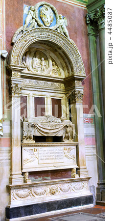 Statue in Duomo Santa Maria Del Fiore. Florence. Statue in Duomo Santa Maria Del Fiore. Florence. 4485087