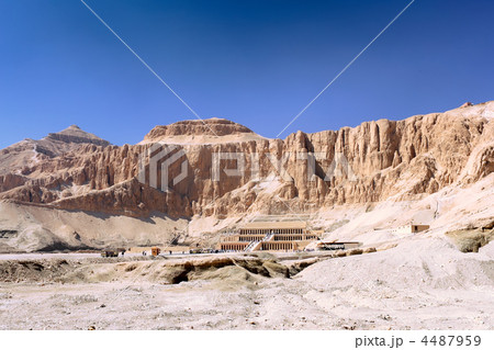 Overview Temple of Queen Hatshepsut at Luxor . Overview Temple of Queen Hatshepsut at Luxor . 4487959