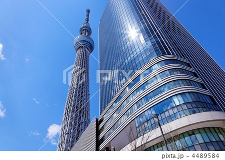 東京スカイツリーと東京スカイツリーイーストタワーと青空 4489584