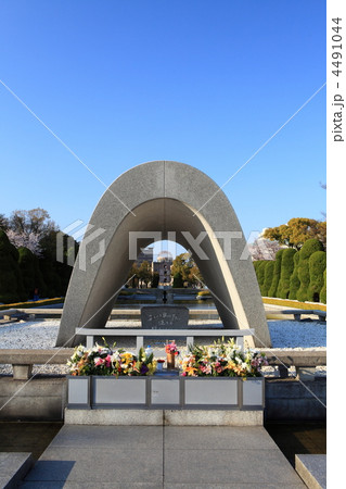 広島平和記念公園 原爆死没者慰霊碑 広島平和記念公園 原爆死没者慰霊碑 4491044