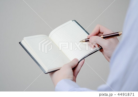 メモするビジネスマン 4491871