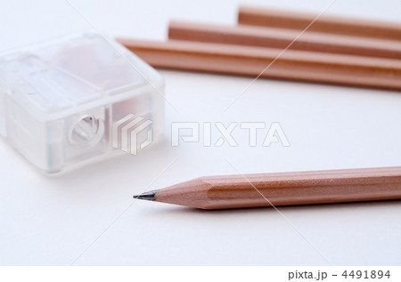 鉛筆と鉛筆削り器 4491894