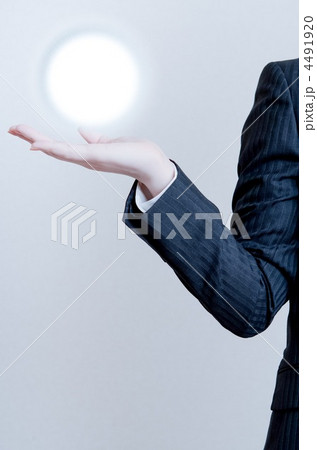 光を持つ女性 光を持つ女性 4491920