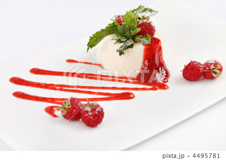 Souffle with raspberry 4495781