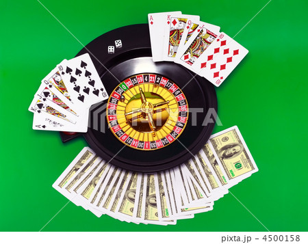 Royal flesh- playing cards on green broadcloth. 4500158