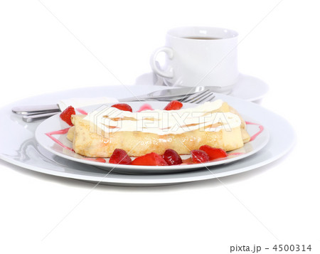 Pankcake with cream , with rolled fruit inside. 4500314