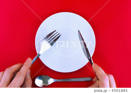 Table serving-knife, fork in hands 4501885