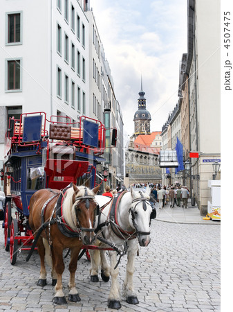 Urban life of Dresden.Tourist's carriage 4507475
