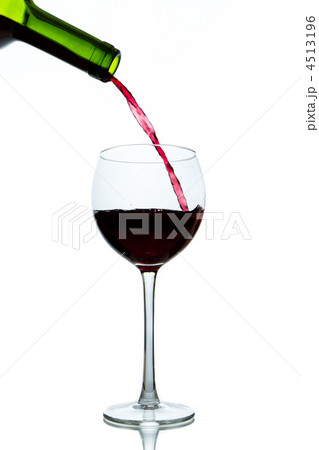 pouring red wine 4513196