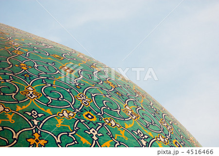 Dome of the mosque over blue sky, Isfahan, Iran Dome of the mosque over blue sky, Isfahan, Iran 4516466