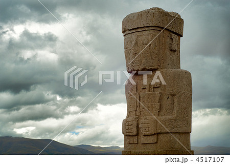 Monolith at Ruins of Tiwanaku, Bolivia Monolith at Ruins of Tiwanaku, Bolivia 4517107