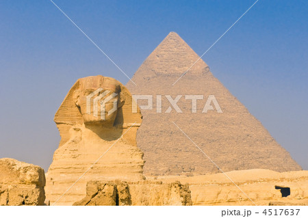 Sphinx and pyramids at Giza, Cairo 4517637