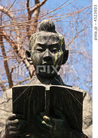 二宮尊徳先生像（京都府立図書館前／京都市左京区岡崎）の写真素材 [4523603] - PIXTA