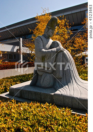 源氏物語の石像（みやこめっせ正面広場西側／京都市左京区岡崎） 4523663