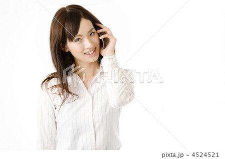 スマートフォンと女性社員 4524521