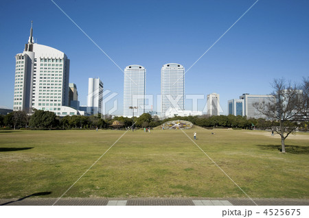幕張ベイタウンと広場 4525675