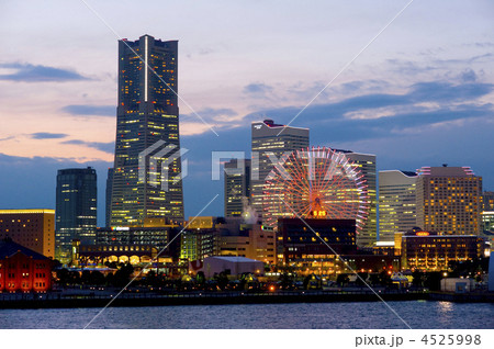 夕暮れの横浜みなとみらい 4525998