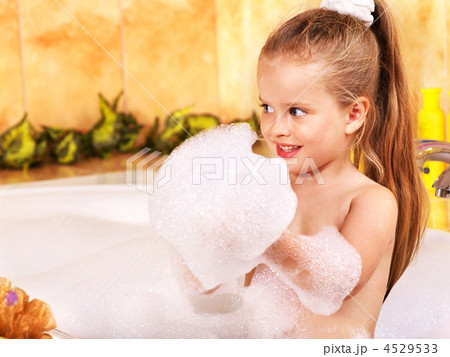 Kid washing in bath. 4529533