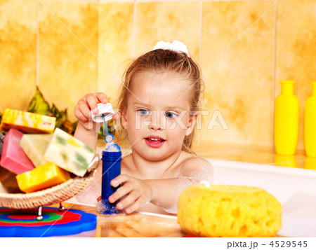 Kid washing in bath. 4529545