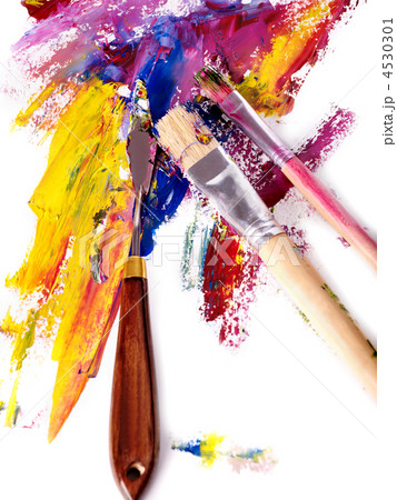 Close up of  paint mixed on  palette. 4530301