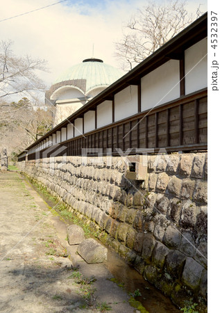 妙法華寺の百間塀 4532397