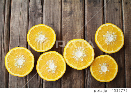 半分にカットした無農薬の駿河甘夏 4535775