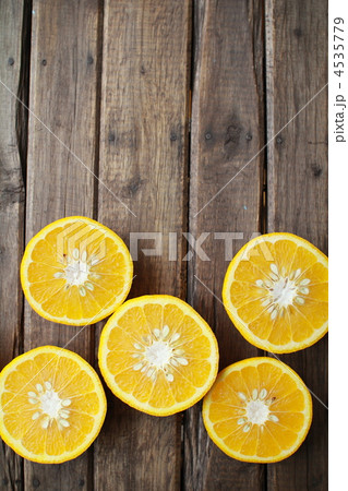 半分にカットした無農薬の駿河甘夏 4535779