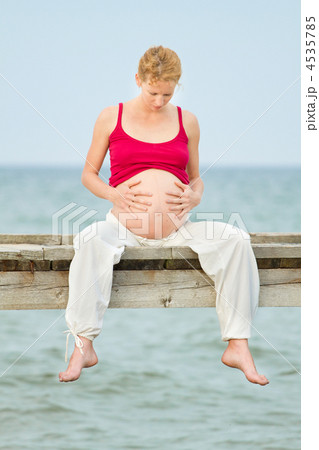 pregnant woman on beach 4535785