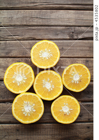 半分にカットした駿河甘夏 4535802