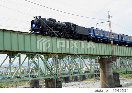 鉄橋を渡るC61 4549534