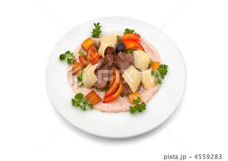 Veal salad with vegetables and parmesan 4559283